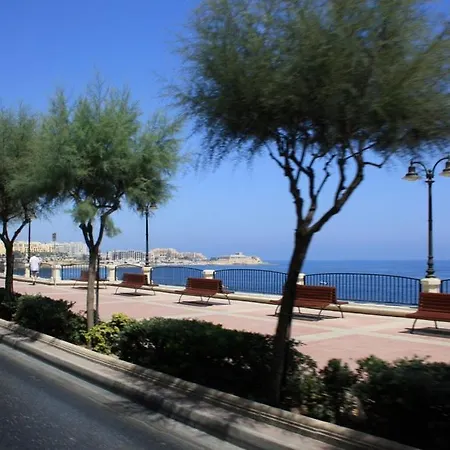 Cosy 1br Penthouse Close To The Promenade Appartement Sliema