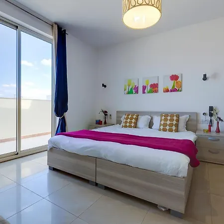 Daire Cosy 1br Penthouse Close To The Promenade *