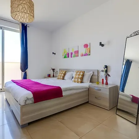 Cosy 1br Penthouse Close To The Promenade