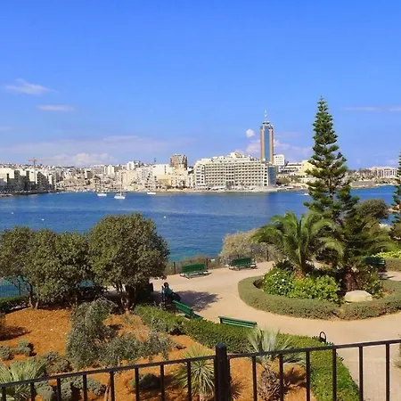 아파트 Cosy 1br Penthouse Close To The Promenade *