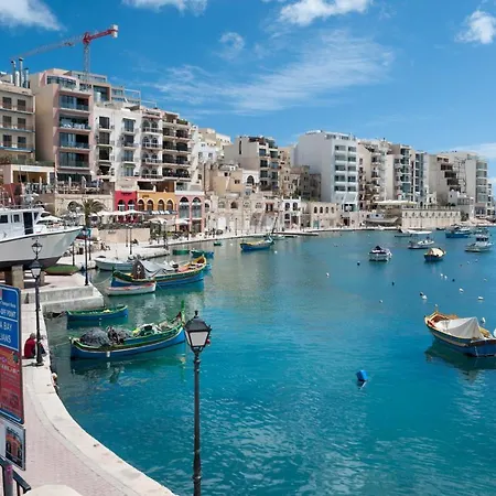 Cosy 1br Penthouse Close To The Promenade *