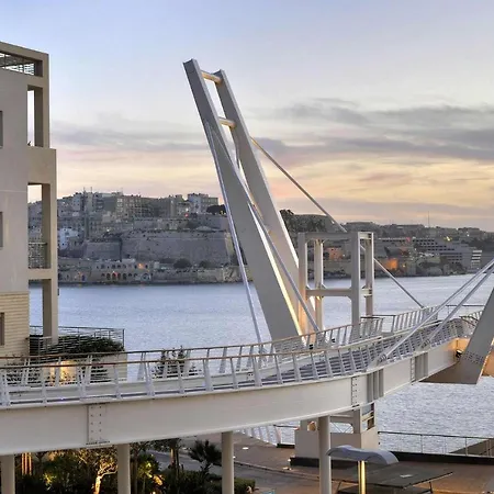 Cosy 1br Penthouse Close To The Promenade 아파트 *