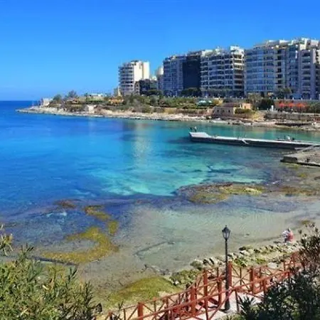 Cosy 1br Penthouse Close To The Promenade