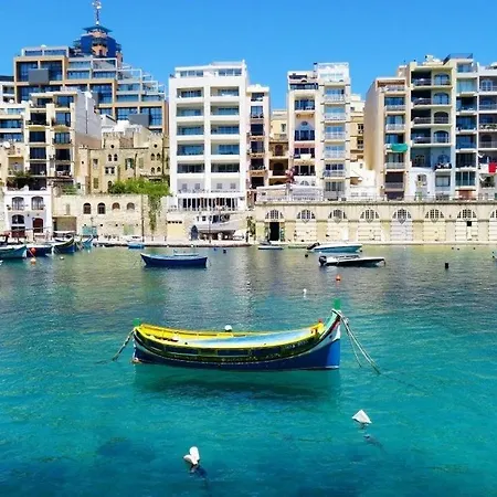 Cosy 1br Penthouse Close To The Promenade *