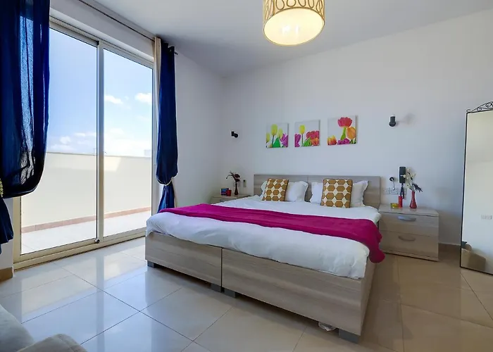 Apartment Cosy 1br Penthouse Close To The Promenade *