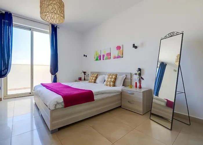 Cosy 1br Penthouse Close To The Promenade