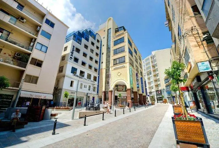 Cosy 1br Penthouse Close To The Promenade Apartment *