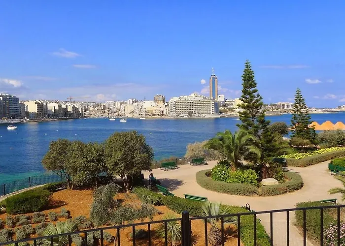 Apartment Cosy 1br Penthouse Close To The Promenade *